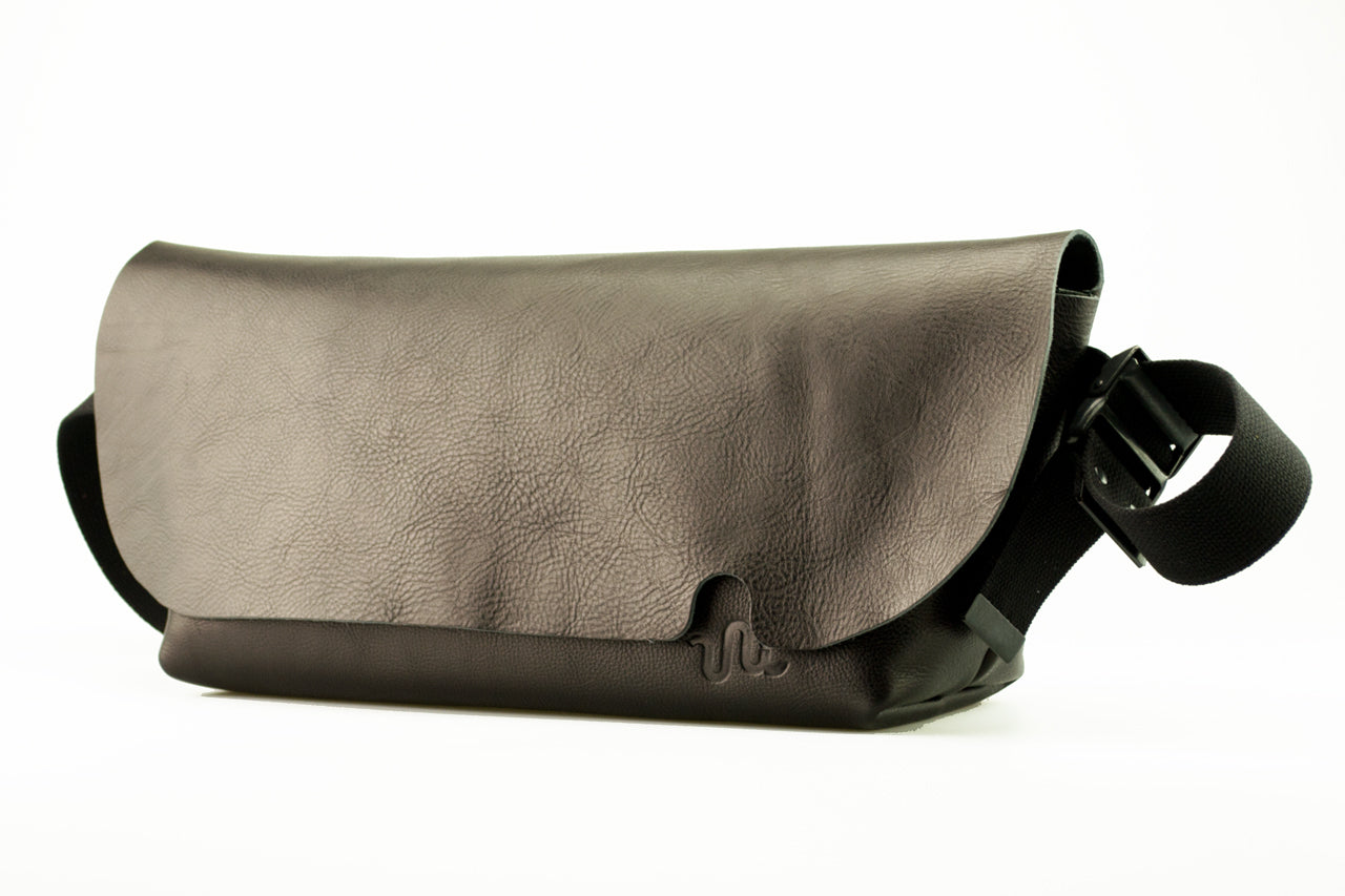 Uni&co. MESSENGER BAG (M)/NERO-FAS