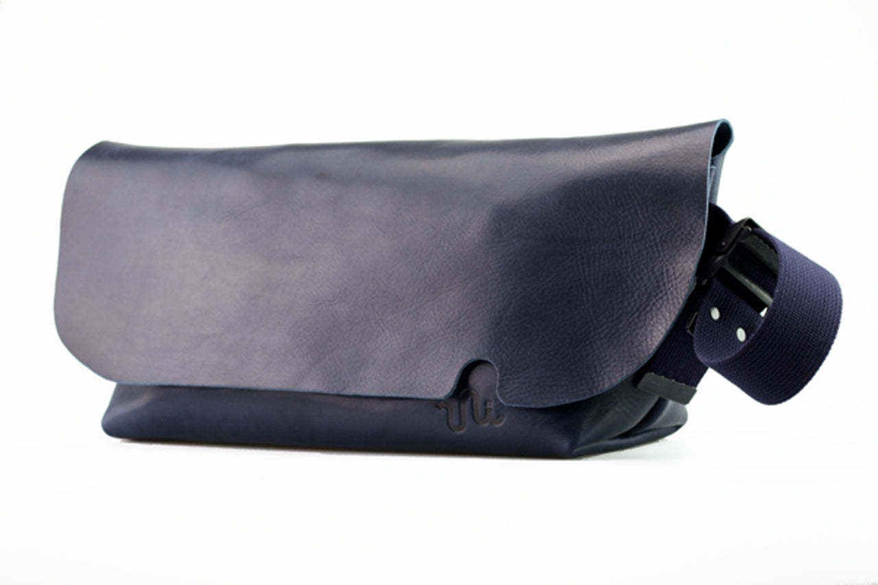 Uni&co. MESSENGER BAG (M)/ROYAL NAVY