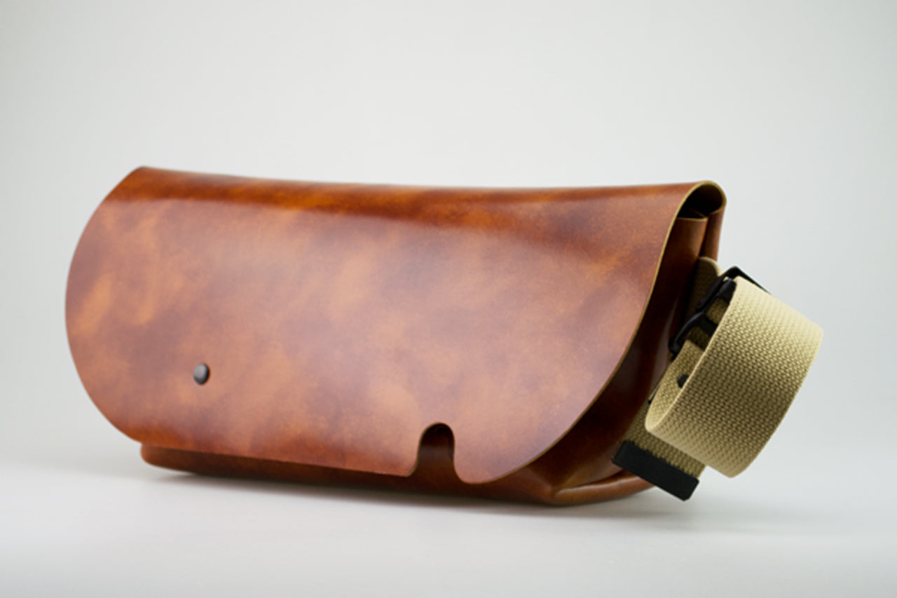 Uni&co. MESSENGER BAG (S)/CAMEL-FAS