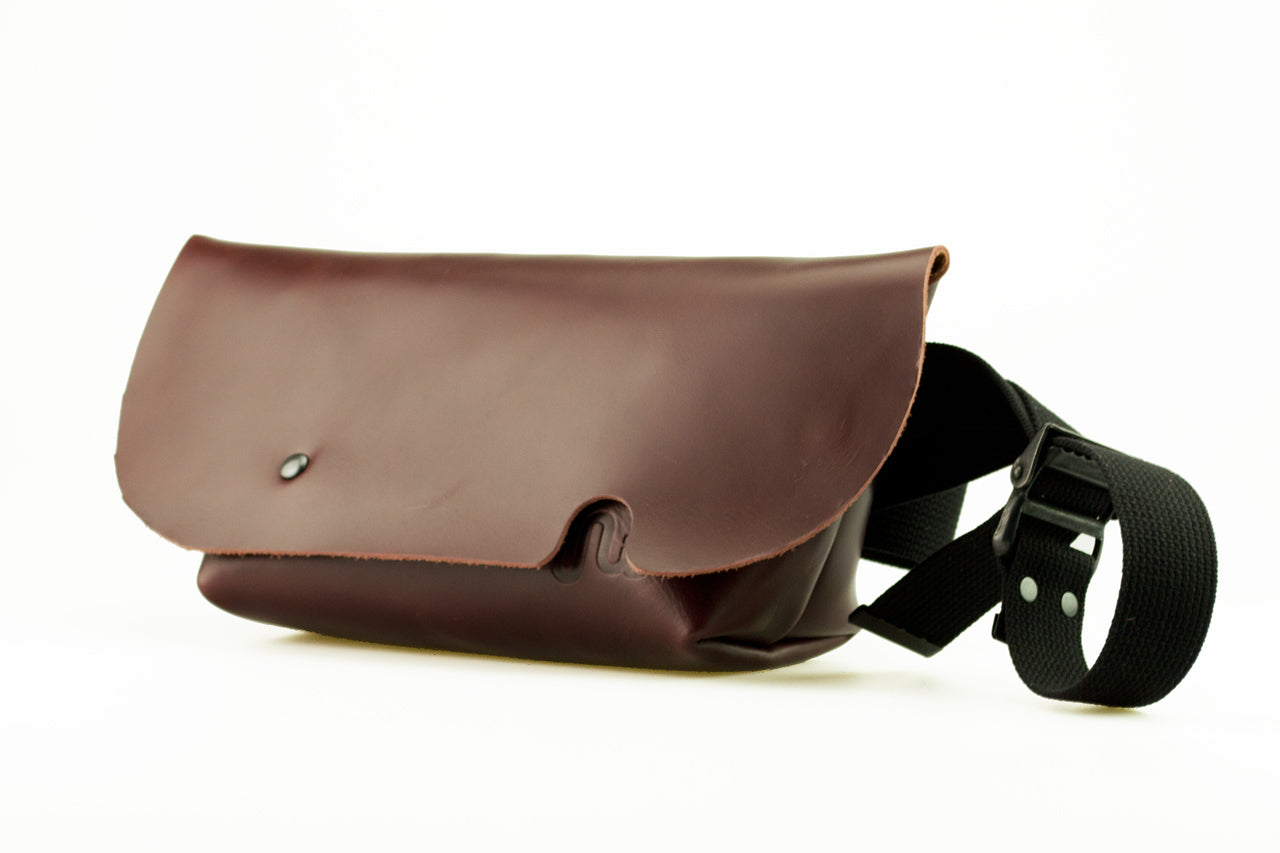 MESSENGER BAG (XS)/OILED BURGUNDY