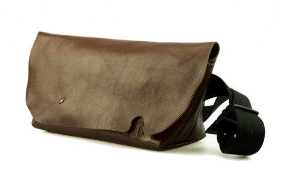 特注製作名作！定価￥38,170 美品 ユニアンドコー uni＆co.「MESSENGER BAG (XS)」牛革 オールレザーメッセンジャーバッグ/黒 メッセンジャーバッグ