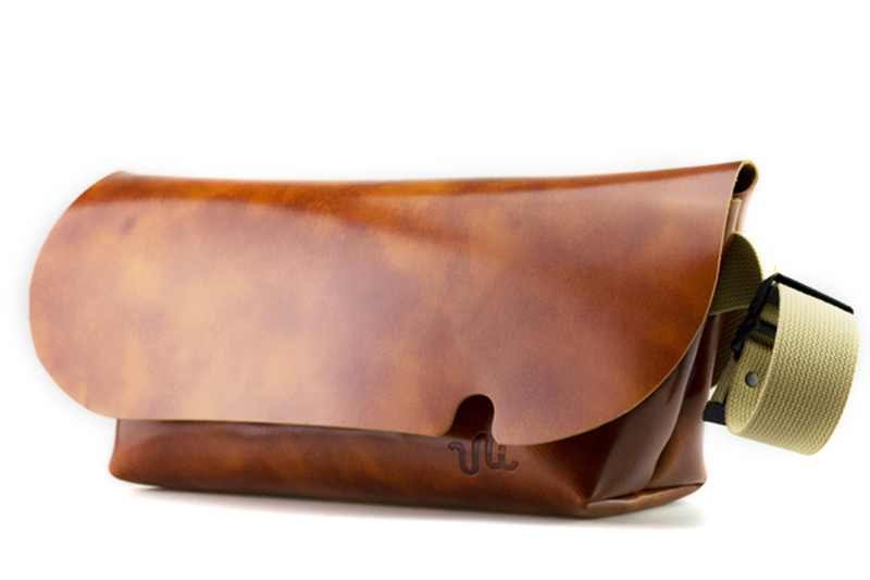 Uni&co. MESSENGER BAG (M)/CAMEL