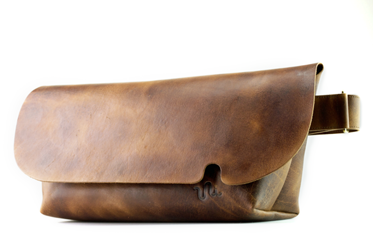 Uni&co ユニアンドコー　メッセンジャーバッグ　ブラウン　レザー Uni&co. MESSENGER BAG (M)/AGED BROWN-FAS