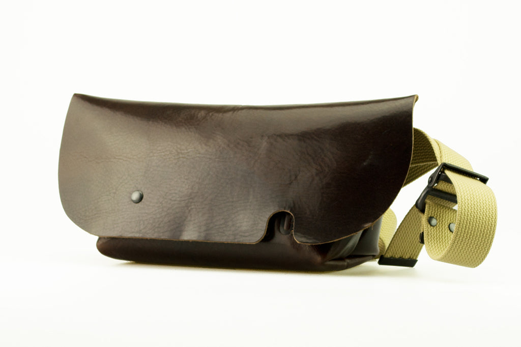 Uni&co. MESSENGER BAG (XS)/CHOCO