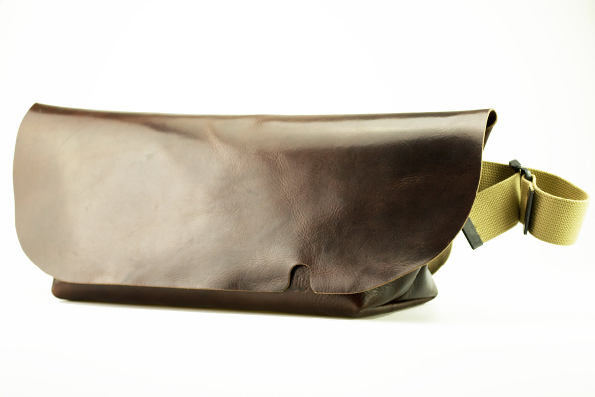 Uni&co. MESSENGER BAG (S)/CARBON BLACK-FAS