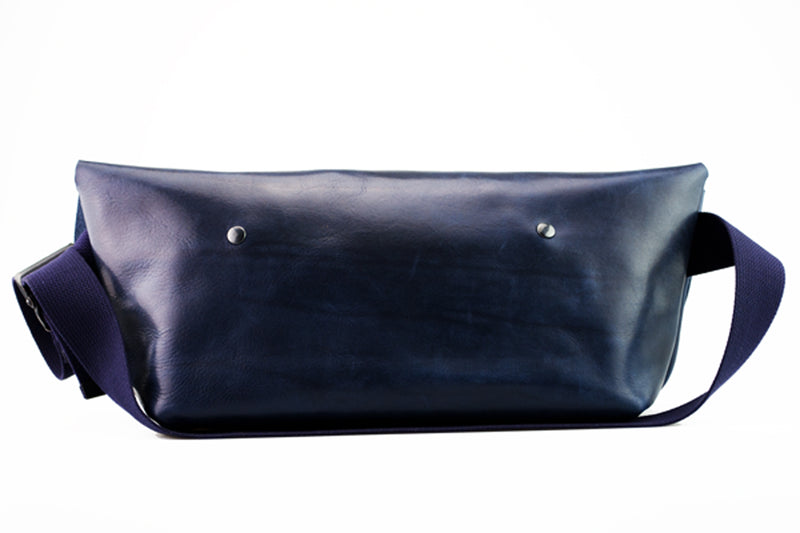 Unico. MESSENGER BAG (M) ROYAL NAVY - メッセンジャーバッグ