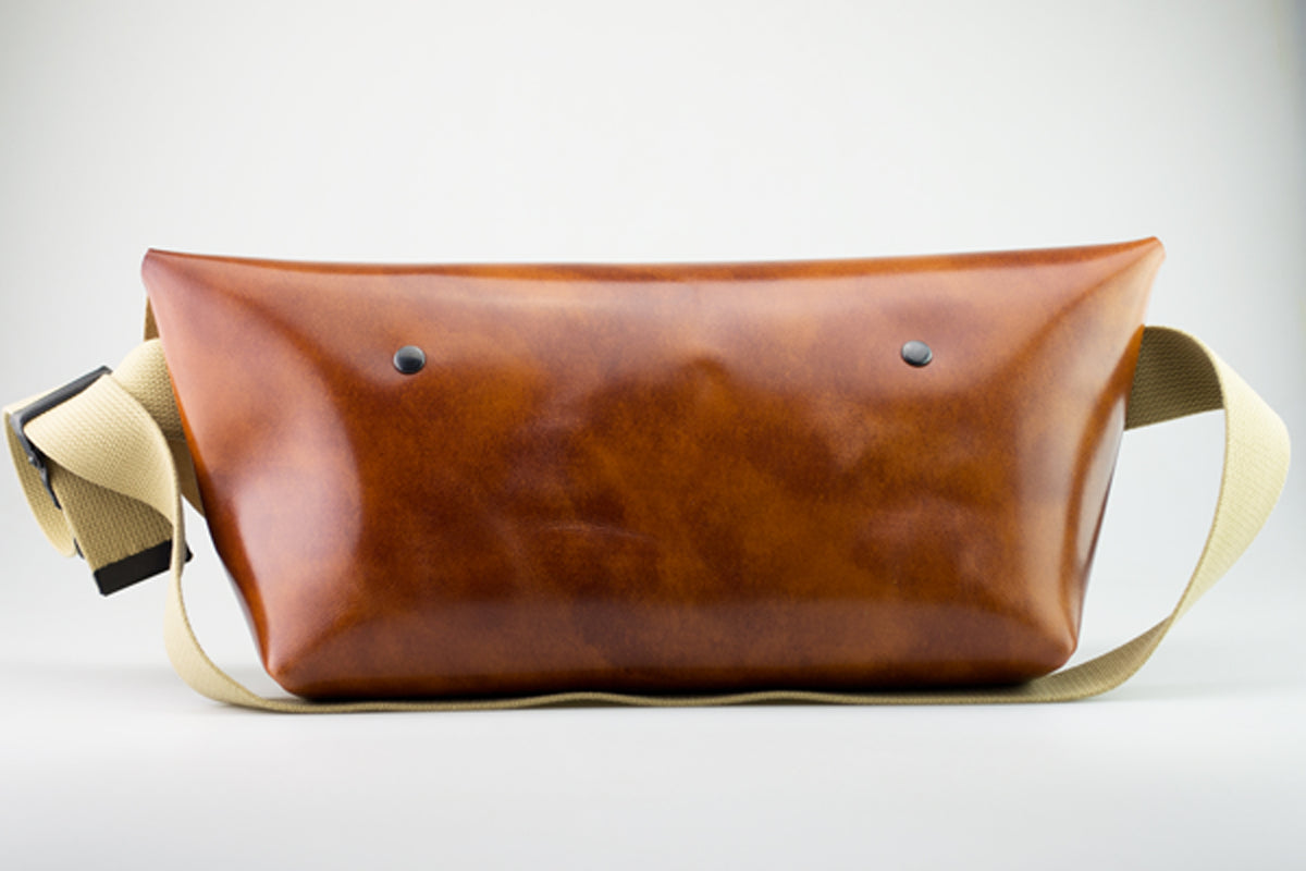 Uni&co. MESSENGER BAG (M)/CAMEL