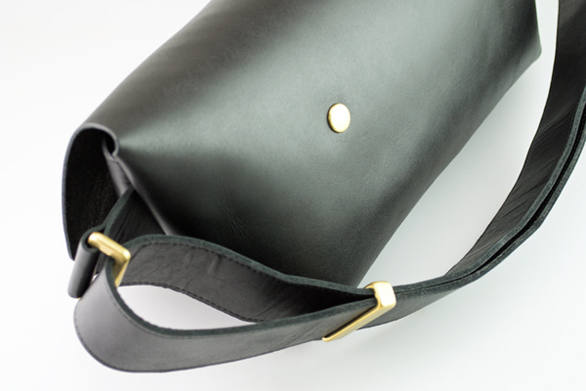 【極美品】Uni&co メッセンジャーバッグ (S)/LS-BLACK-FAS 極美品】Uni&co メッセンジャーバッグ (S)/LS-BLACK-FAS