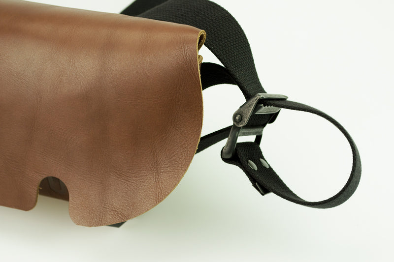 UNI & Co. MESSENGER BAG ( XS ) / BROWN-