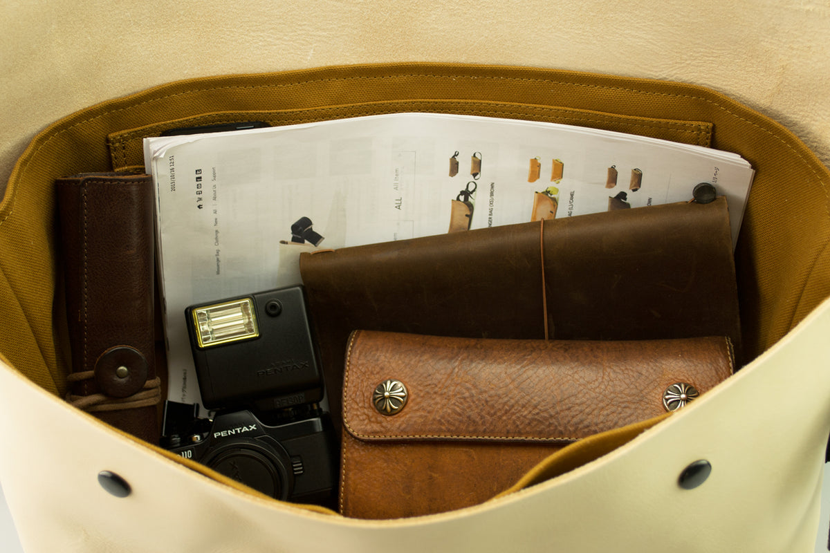 Uni＆coメッセンジャー ショルダーバッグ M ユニアンドコー キャメル Uni&co. MESSENGER BAG (M)/NATURAL