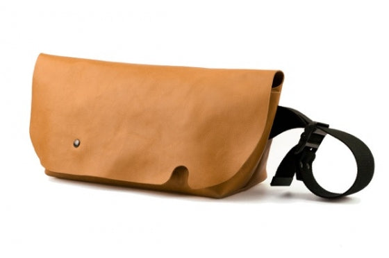 Uni&co. (ユニアンドコー) 一枚革のメッセンジャーバッグ